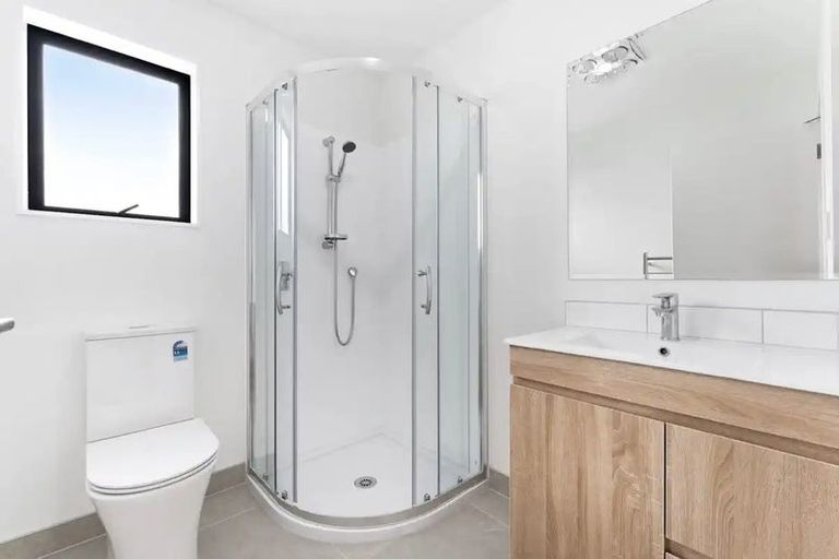 Photo of property in 250a Great North Road, Henderson, Auckland, 0612