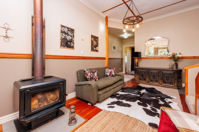 Photo of property in 6 Edwards Street, Kimbolton, Feilding, 4777