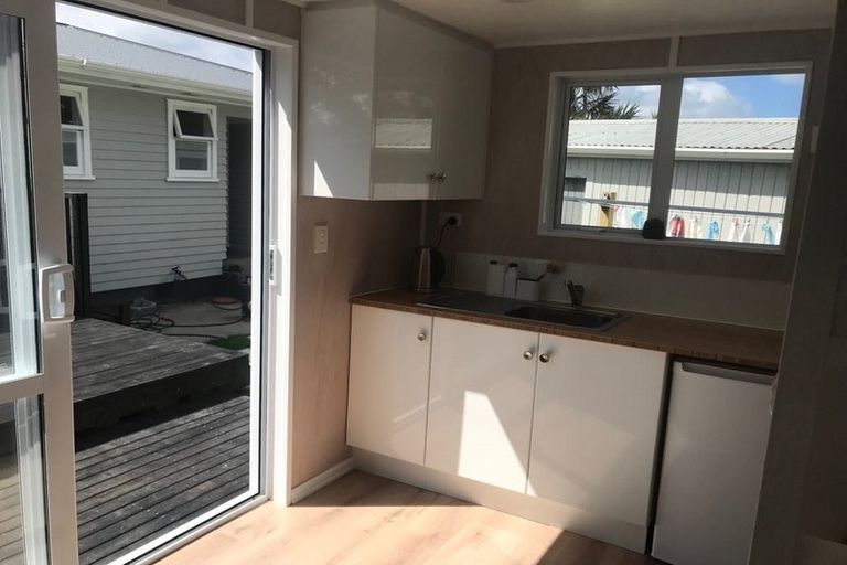 Photo of property in 39 Stewart Drive, Newlands, Wellington, 6037