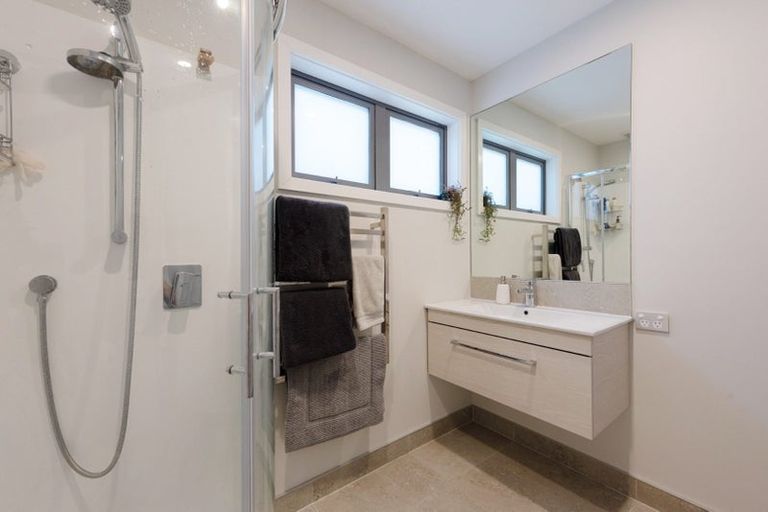 Photo of property in 19 Miles Crescent, Newlands, Wellington, 6037