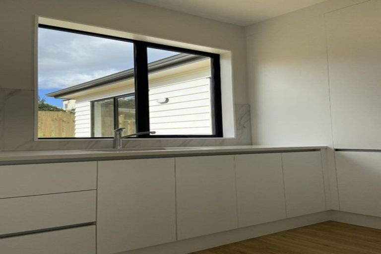 Photo of property in 35 Symes Drive, Red Beach, 0932