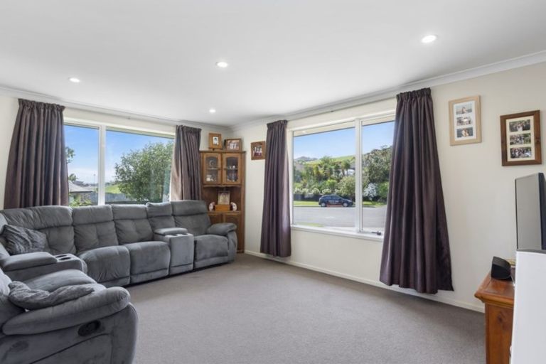Photo of property in 16 Haden Place, Omokoroa, 3114