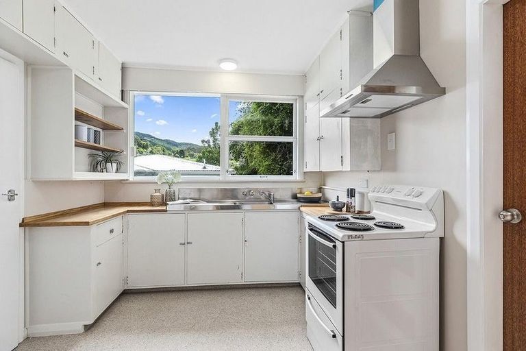 Photo of property in 48 Randwick Road, Northland, Wellington, 6012