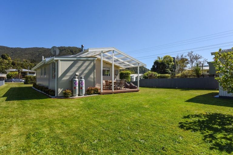 Photo of property in 20 Renata Road, Okiwi Bay, 7193