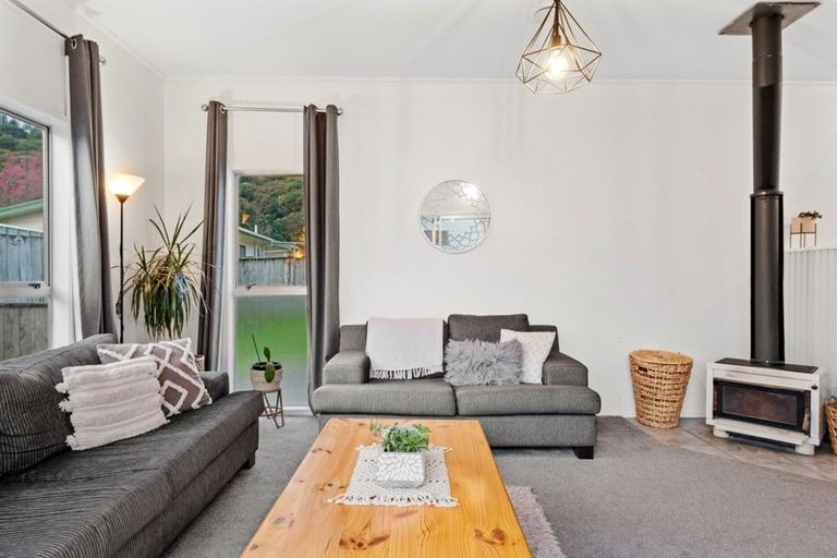 Photo of property in 28 Dingadee Street, Welcome Bay, Tauranga, 3112