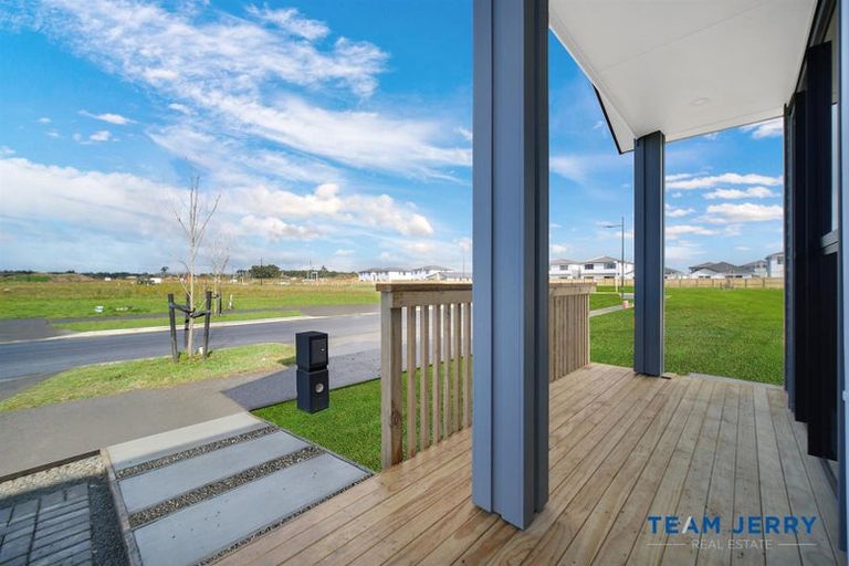 Photo of property in 25 Huringa Road, Karaka, 2113