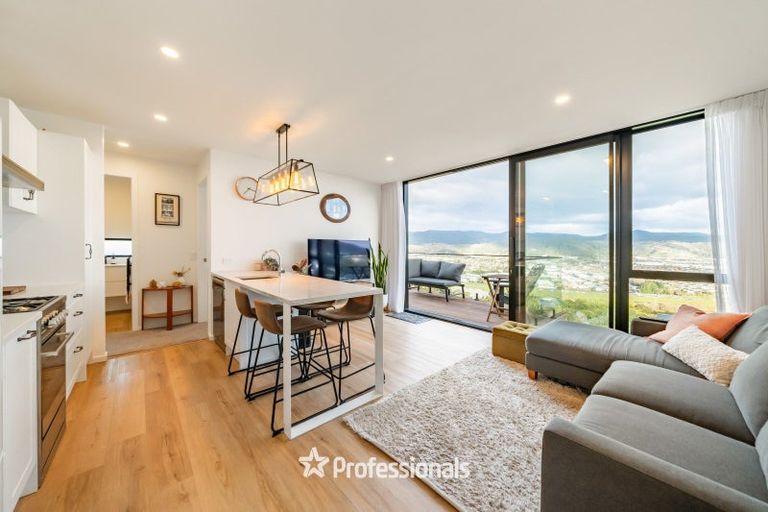 Photo of property in 37 Percy Kinsman Crescent, Riverstone Terraces, Upper Hutt, 5018