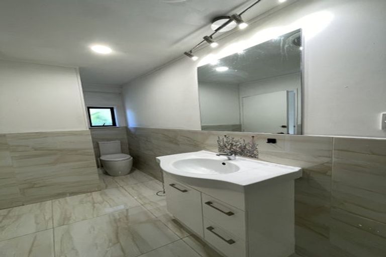 Photo of property in 11 Walnut Lane, Browns Bay, Auckland, 0630