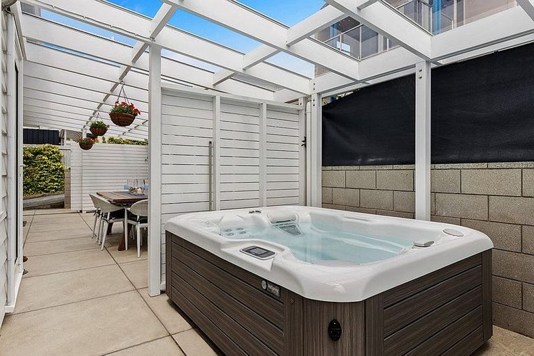 Photo of property in 26 Beach Road, Castor Bay, Auckland, 0620