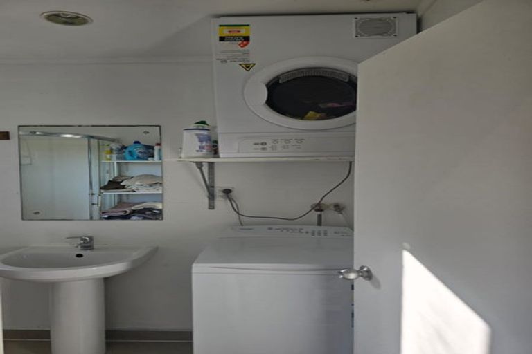 Photo of property in 34 Finn Place, Totara Vale, Auckland, 0629