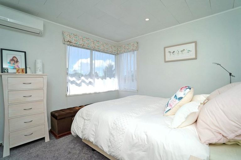 Photo of property in 3 Thorburn Avenue, Red Beach, 0932