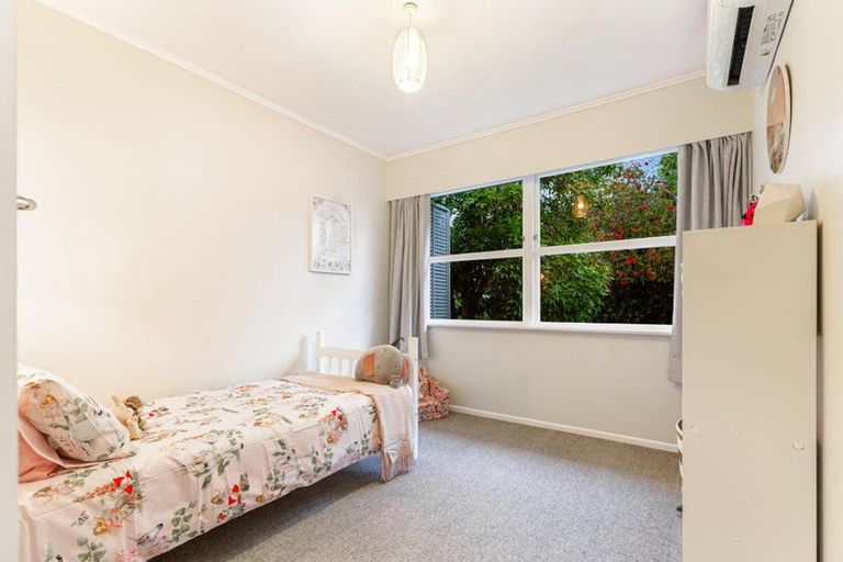 Photo of property in 114a Colwill Road, Massey, Auckland, 0614