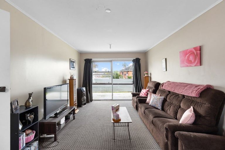 Photo of property in 3 Renfrew Place, Highbury, Palmerston North, 4412