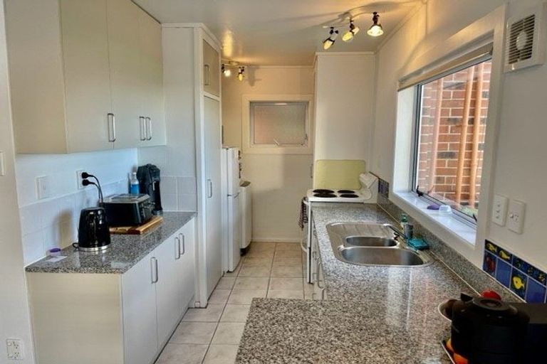 Photo of property in 2/241 Hurstmere Road, Takapuna, Auckland, 0622