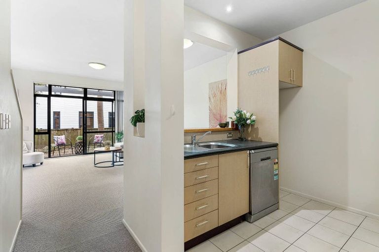 Photo of property in 118/2 Armoy Drive, East Tamaki, Auckland, 2016