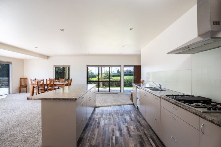 Photo of property in 2 Arthur Road, Paraite, New Plymouth, 4373