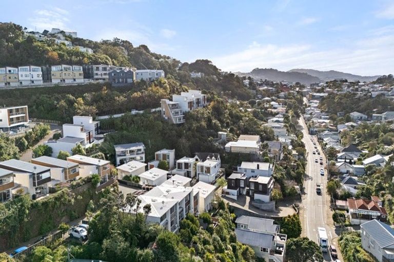 Photo of property in 9 Tiketike Way, Brooklyn, Wellington, 6021