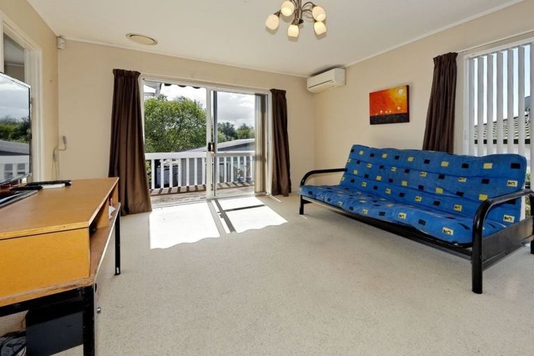 Photo of property in 37 Hassan Drive, Massey, Auckland, 0614
