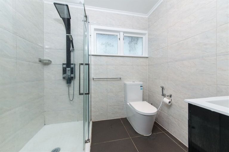 Photo of property in 52 Pleasant Road, Glen Eden, Auckland, 0602