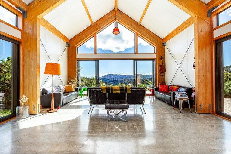 Photo of property in 80 Southernthread Road, Brooklyn, Wellington, 6021