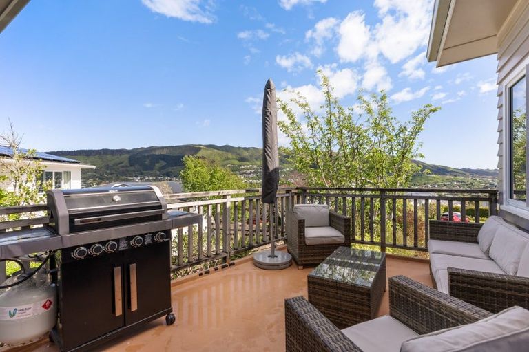 Photo of property in 16 Spicer Place, Tawa, Wellington, 5028