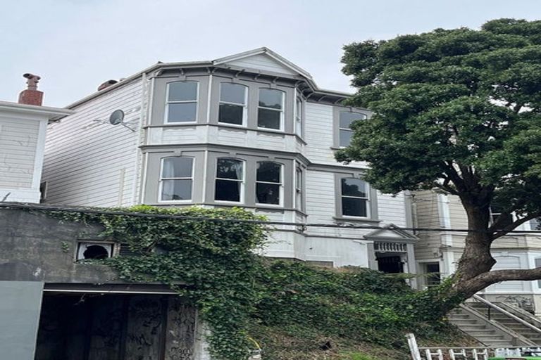 Photo of property in 28 Macdonald Crescent, Te Aro, Wellington, 6011