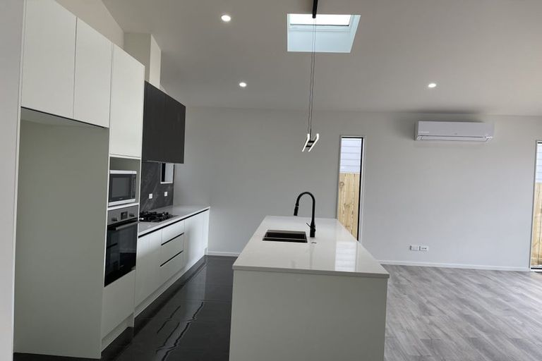 Photo of property in 17 Cronshaw Road, Karaka, 2113