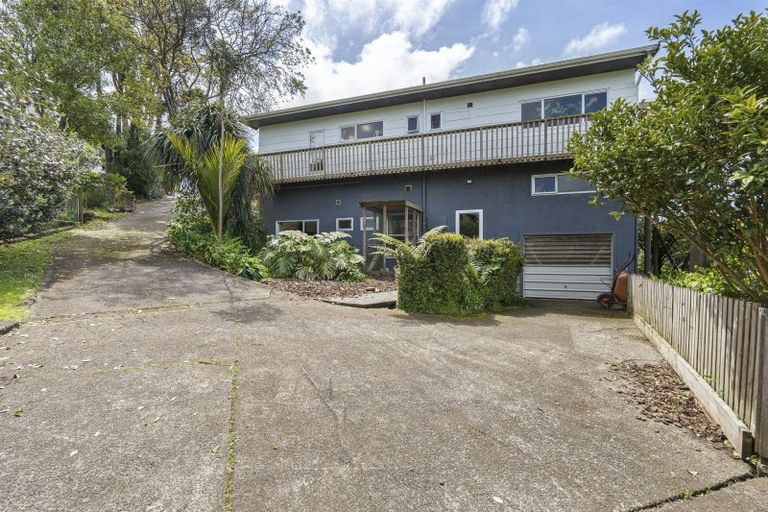 Photo of property in 15 Linda Street, Oakura, 4314