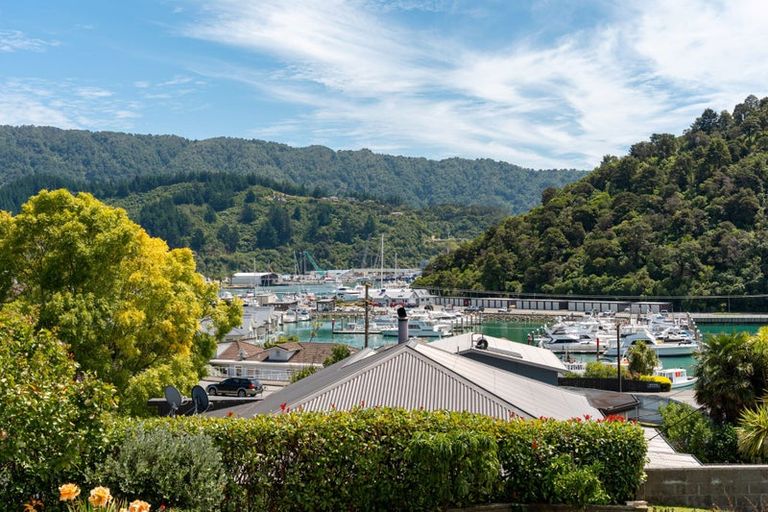 Photo of property in 7 Rutland Street, Picton, 7220
