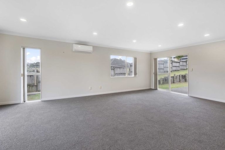 Photo of property in 4 Guinness Place, Massey, Auckland, 0614