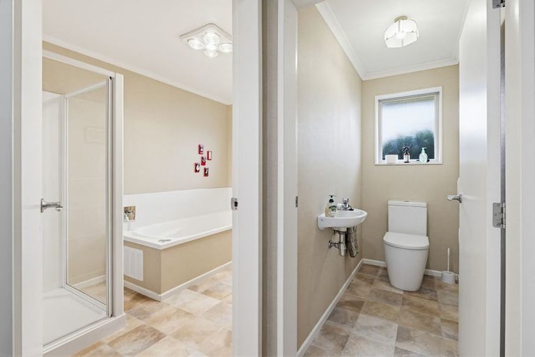 Photo of property in 4 Brooklyn Heights Drive, Kelvin Grove, Palmerston North, 4414