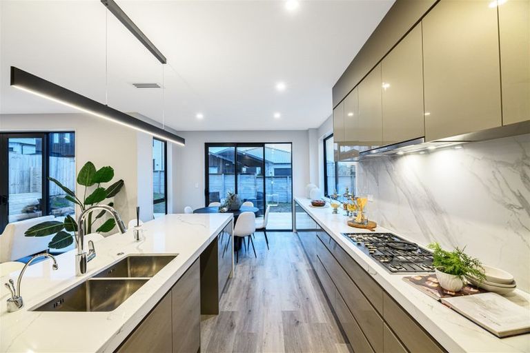 Photo of property in 30 Longshore Drive, Long Bay, Auckland, 0630