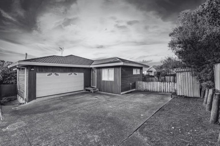 Photo of property in 16a Kokiri Street, Te Atatu South, Auckland, 0610