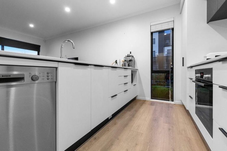 Photo of property in 2 Shortfin Place, Flat Bush, Auckland, 2019