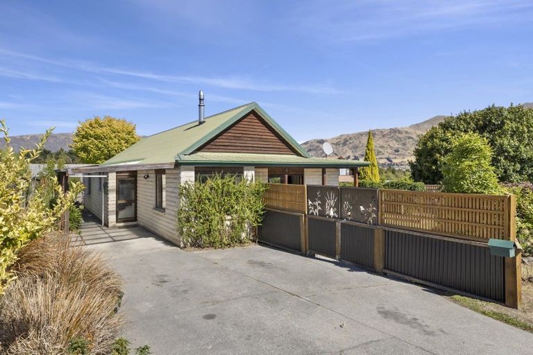 Photo of property in 8 Mount Iron Drive, Wanaka, 9305
