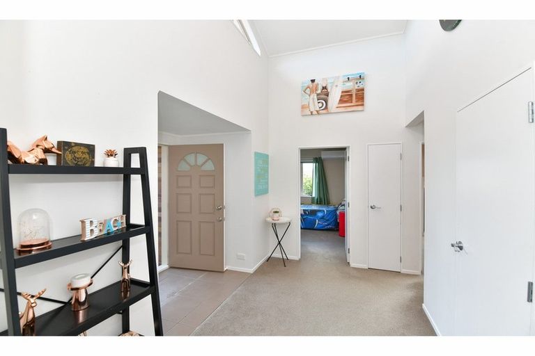 Photo of property in 11 Lakeside Drive, Orewa, 0931