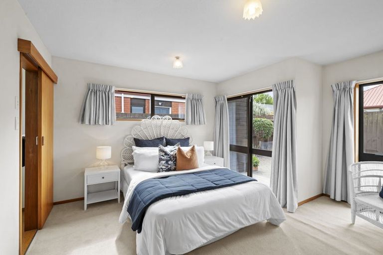 Photo of property in 2/8 Cricklewood Place, Avonhead, Christchurch, 8042