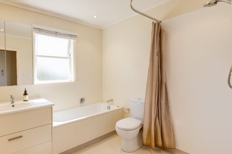 Photo of property in 7 Kent Terrace, Taradale, Napier, 4112