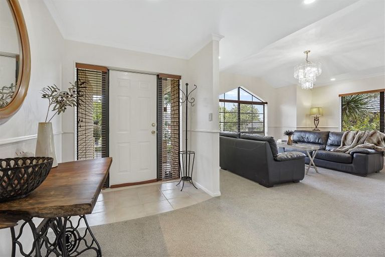 Photo of property in 12 Moycullien Lane, East Tamaki Heights, Auckland, 2016