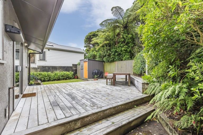 Photo of property in 23 West Road, Northland, Wellington, 6012