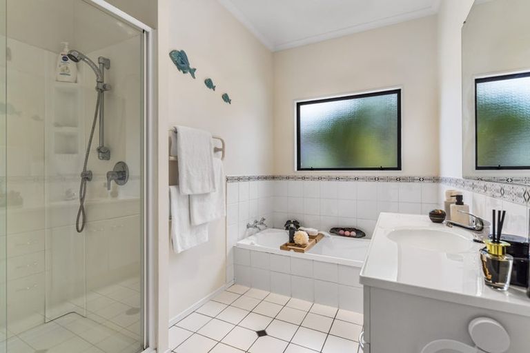 Photo of property in 7 Jubaea Place, Henderson, Auckland, 0610