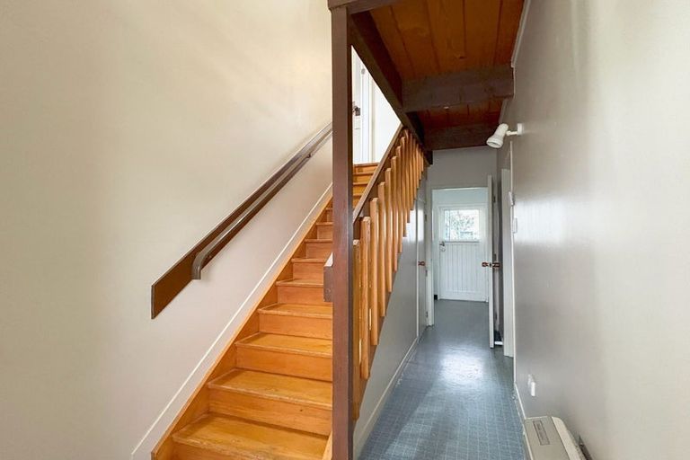 Photo of property in 16 Attlee Place, Gisborne, 4010