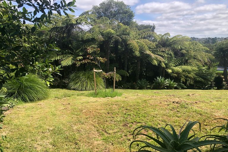 Photo of property in 2/25 Taioma Crescent, Te Atatu Peninsula, Auckland, 0610