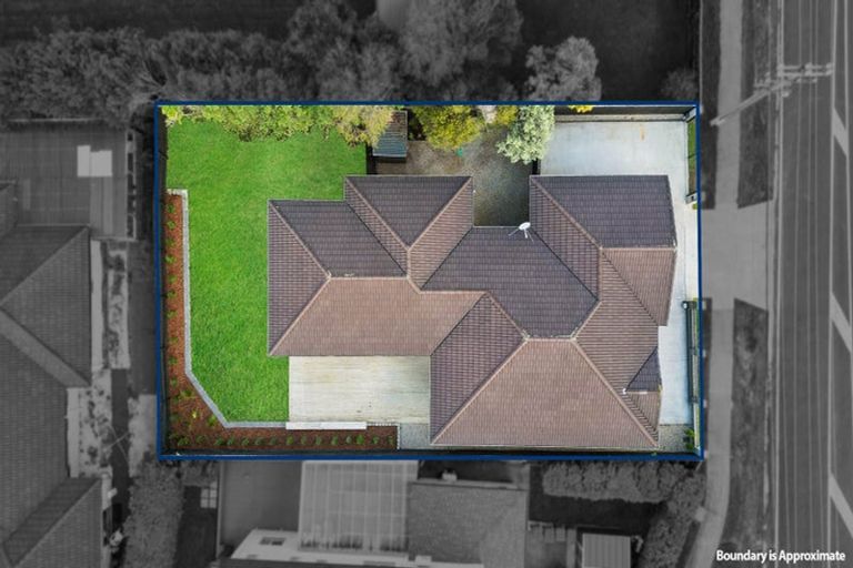 Photo of property in 108 Simpson Road, Henderson Valley, Auckland, 0614