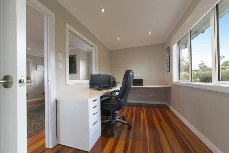 Photo of property in 124 Golf Road, New Lynn, Auckland, 0600