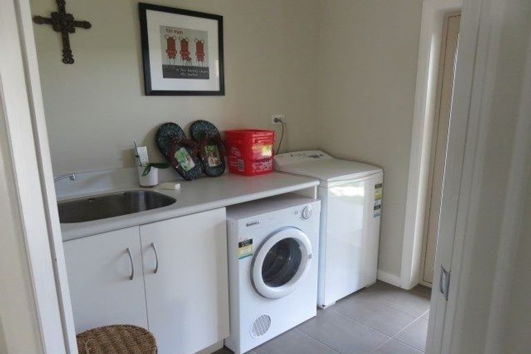 Photo of property in 2 Oldfield Court, Huntington, Hamilton, 3210