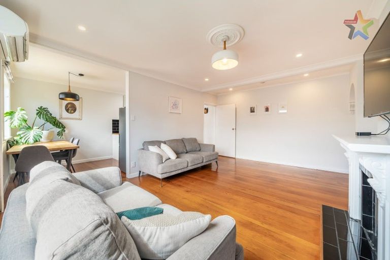 Photo of property in 206a Miromiro Road, Normandale, Lower Hutt, 5010