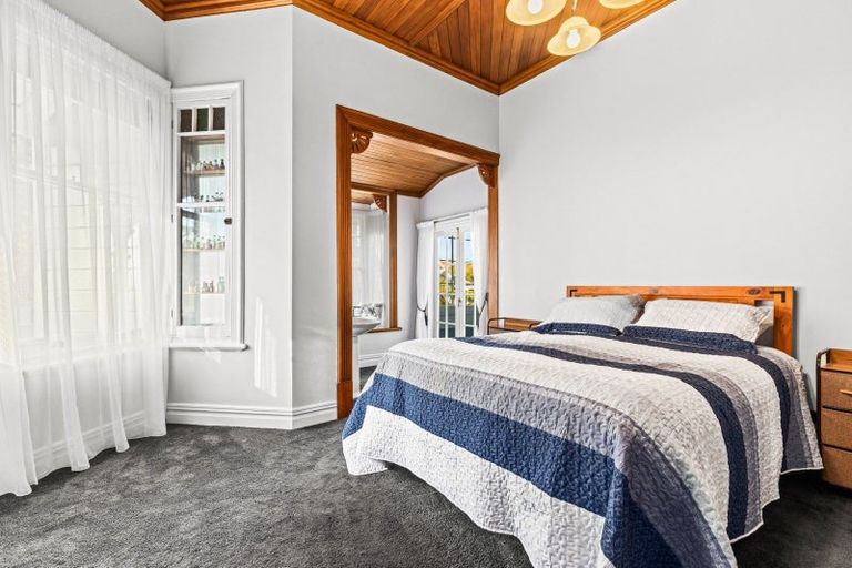 Photo of property in 32 Milton Road, Bluff Hill, Napier, 4110