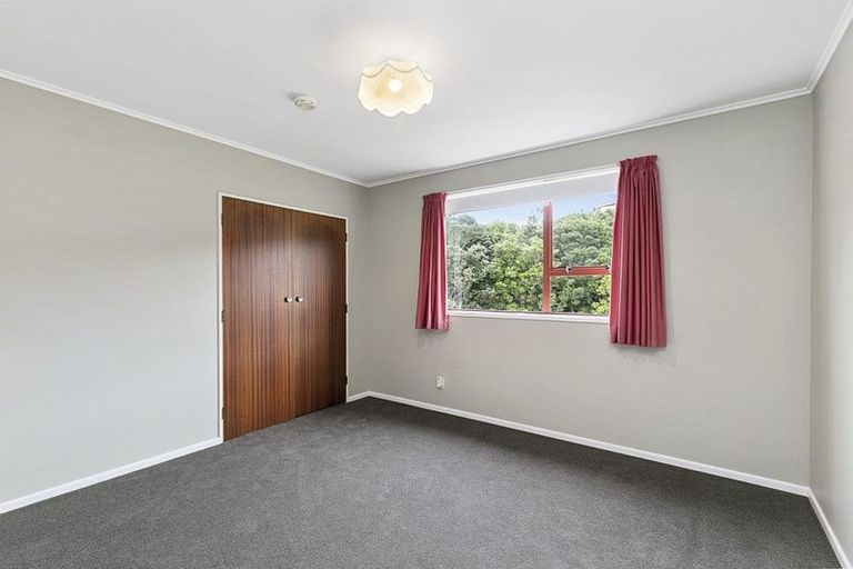 Photo of property in 4 Bloomsbury Grove, Newlands, Wellington, 6037