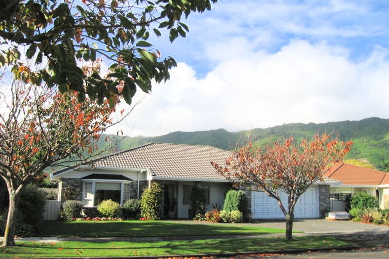 Photo of property in 3 Papawai Grove, Waikanae, 5036